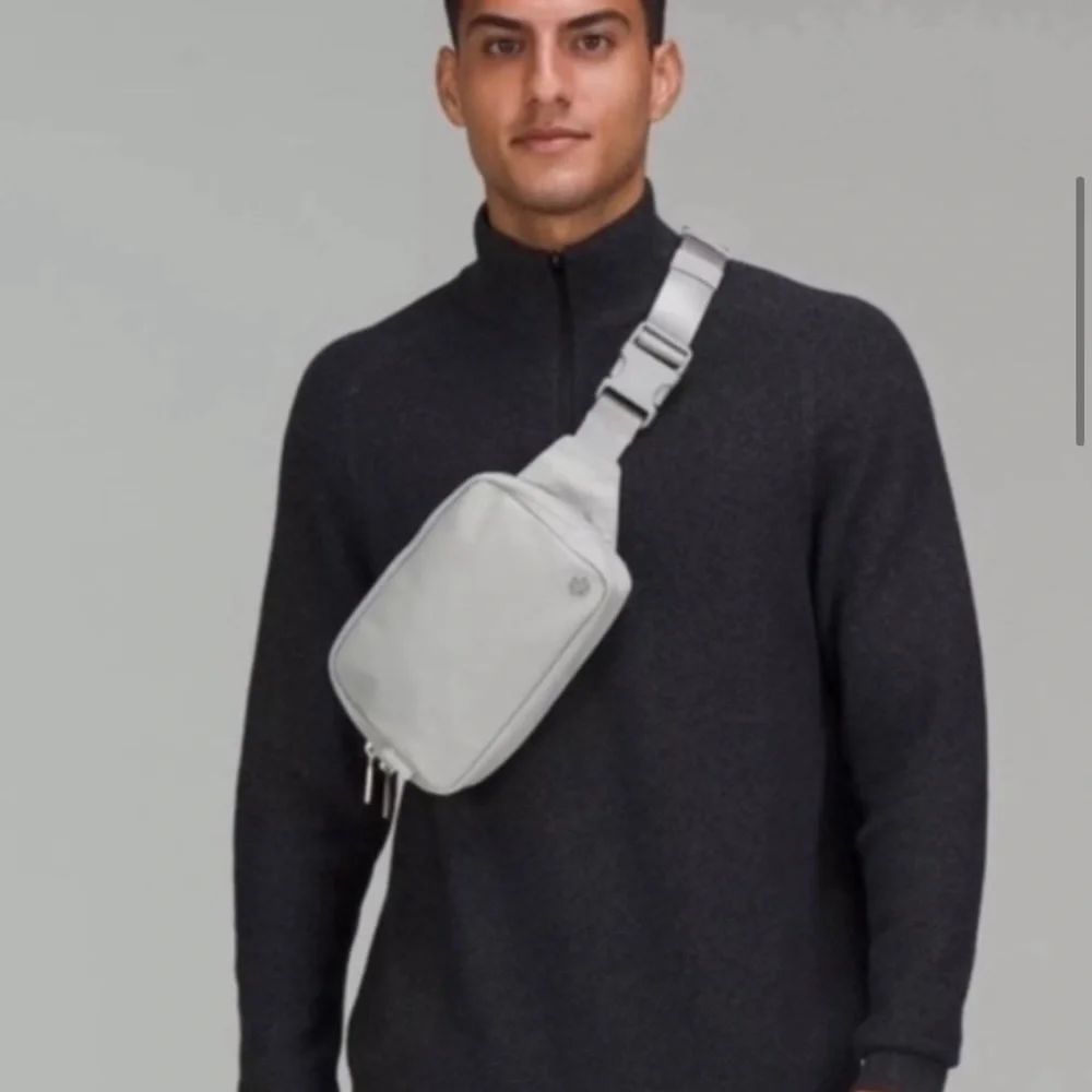 Lululemon Large everywhere belt bag - Picture 4 of 7